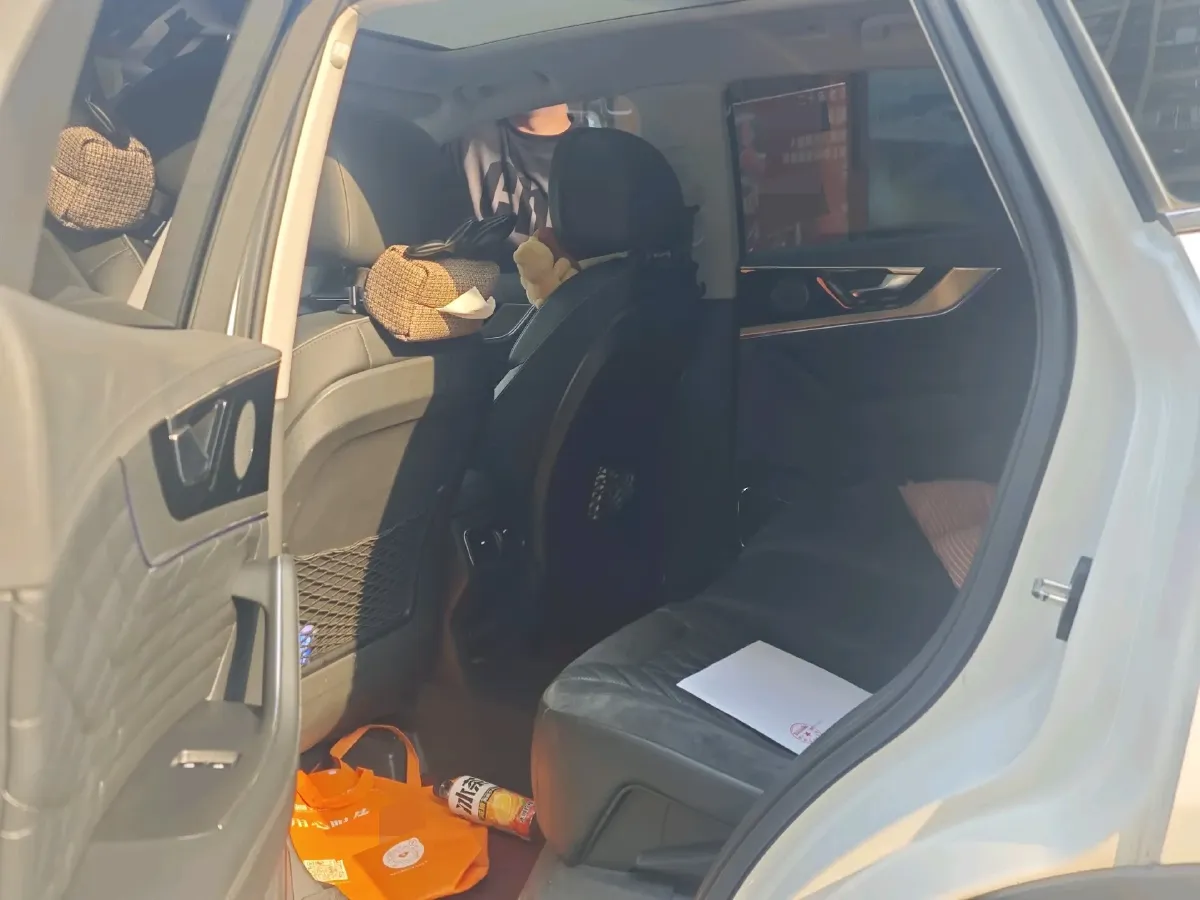 2022 HongQi HS5 2.0T 224HP L4 6AT,autocango,china used car exporter,china ev exporter,chinese used car exporter,chinese used ev exporter