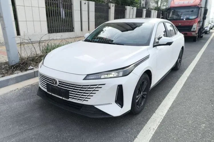 2023 ChangAn Lamore 1.5T 170HP L4 7DCT,autocango,china used car exporter,china ev exporter,chinese used car exporter,chinese used ev exporter