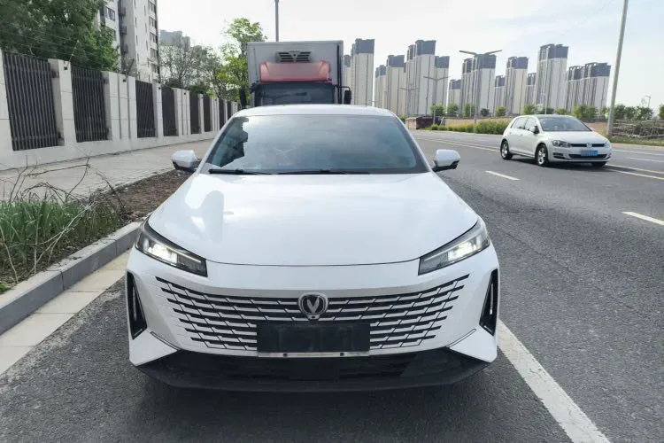 2023 ChangAn Lamore 1.5T 170HP L4 7DCT,autocango,china used car exporter,china ev exporter,chinese used car exporter,chinese used ev exporter