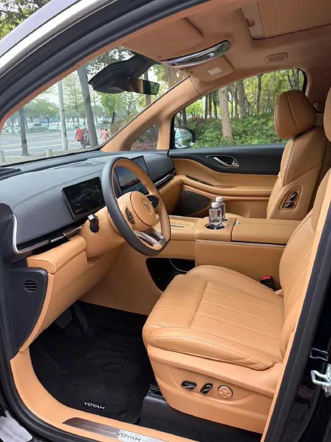 2025 Voyah Dream 1.5T 150HP L4 PHEV 41.7KWH,autocango,china used car exporter,china ev exporter,chinese used car exporter,chinese used ev exporter