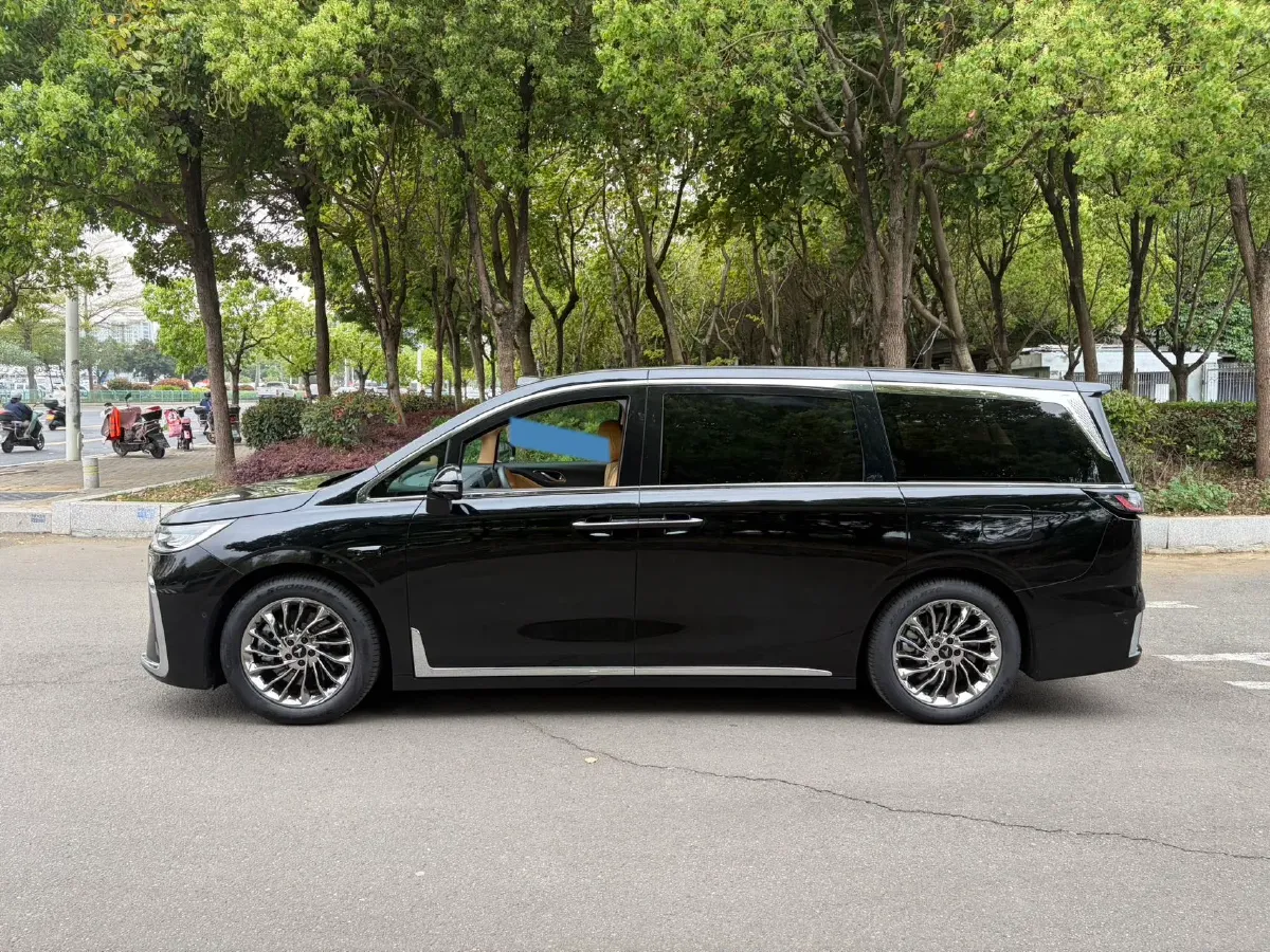 2025 Voyah Dream 1.5T 150HP L4 PHEV 41.7KWH,autocango,china used car exporter,china ev exporter,chinese used car exporter,chinese used ev exporter