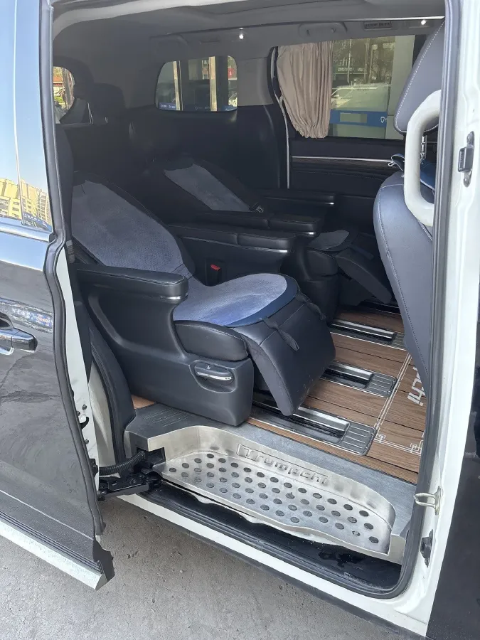 2021 GAC Trumpchi M8 2.0T 252HP L4 8AT,autocango,china used car exporter,china ev exporter,chinese used car exporter,chinese used ev exporter