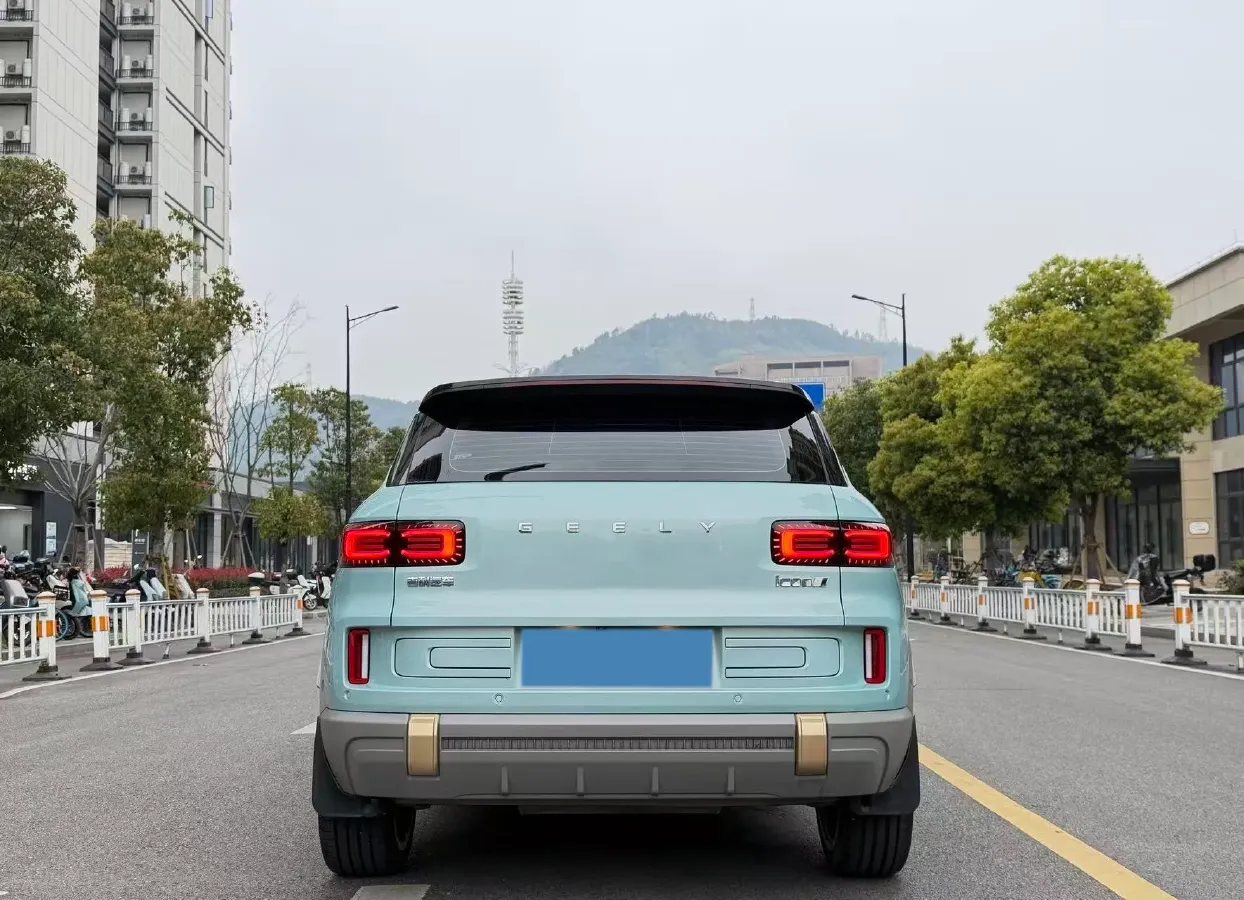 2023 Geely ICON 1.5T 181HP L4 7DCT,autocango,china used car exporter,china ev exporter,chinese used car exporter,chinese used ev exporter