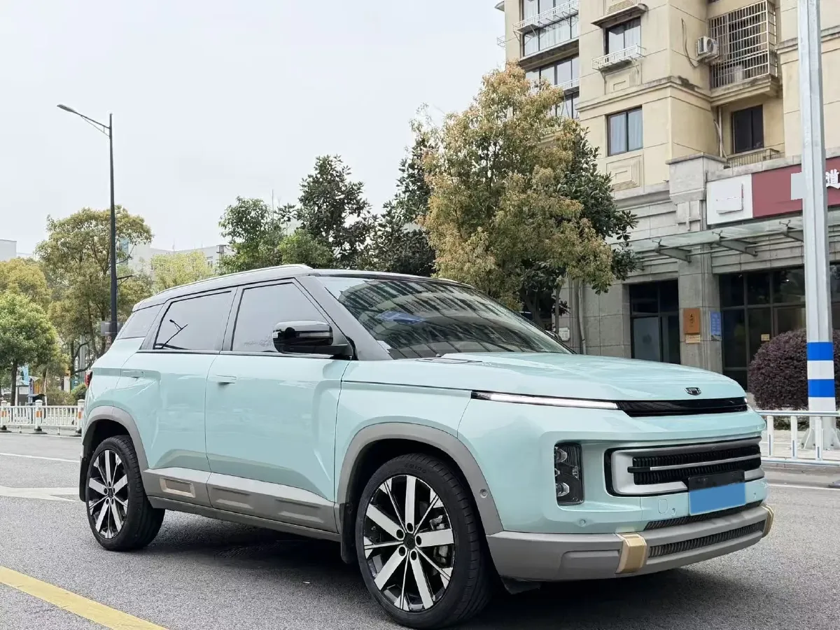 2023 Geely ICON 1.5T 181HP L4 7DCT,autocango,china used car exporter,china ev exporter,chinese used car exporter,chinese used ev exporter