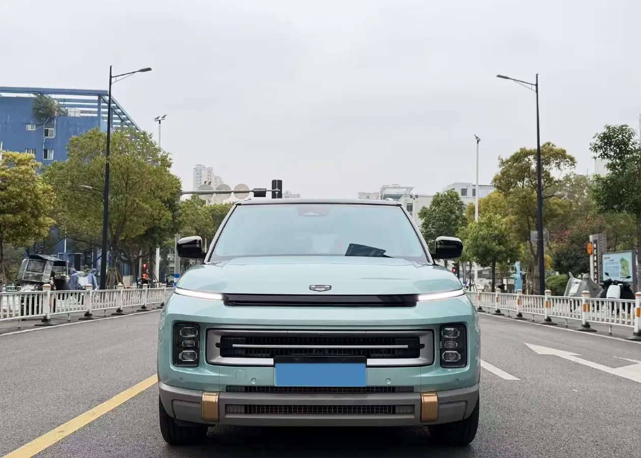 2023 Geely ICON 1.5T 181HP L4 7DCT,autocango,china used car exporter,china ev exporter,chinese used car exporter,chinese used ev exporter
