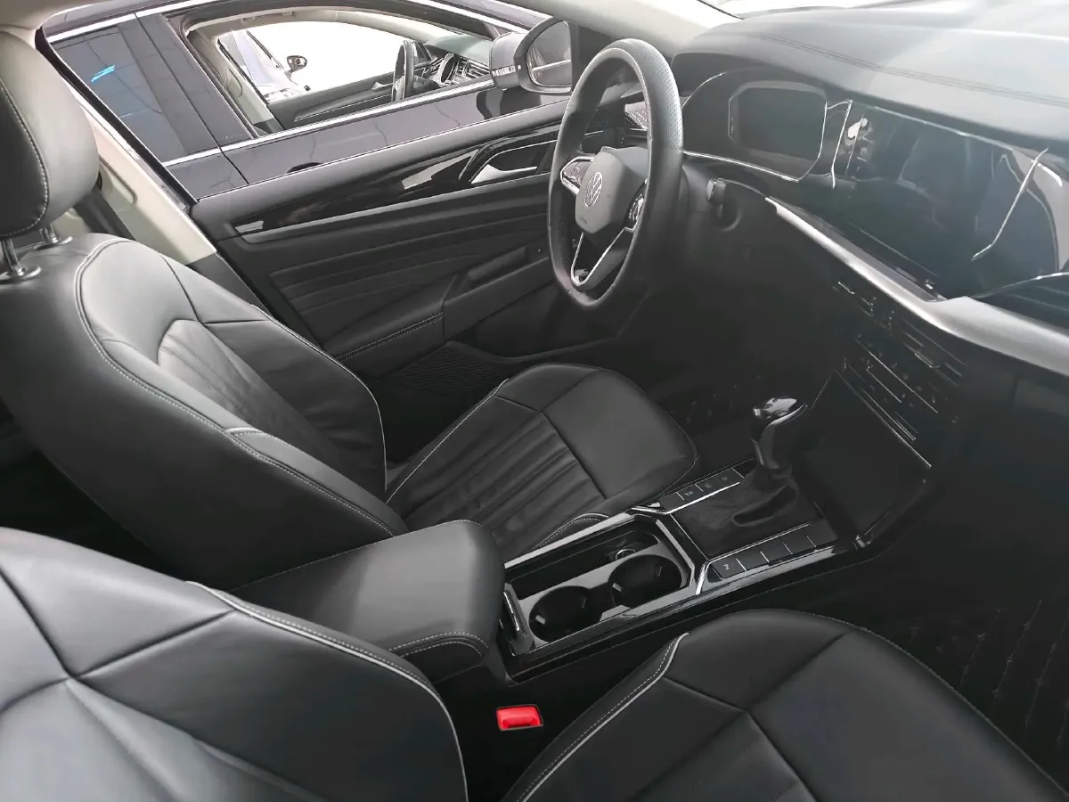 2023 Volkswagen Passat 2.0T 186HP L4 7DCT,autocango,china used car exporter,china ev exporter,chinese used car exporter,chinese used ev exporter