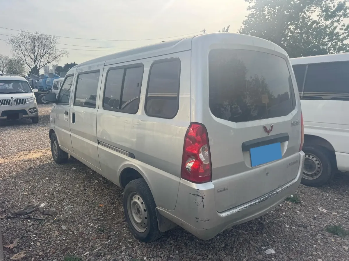 2021 WuLing RongGuang 1.5L 99HP L4 5MT,autocango,china used car exporter,china ev exporter,chinese used car exporter,chinese used ev exporter