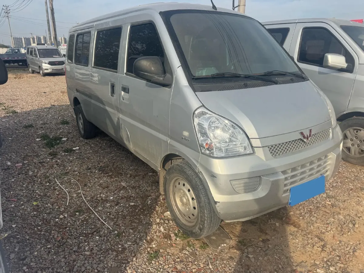 2021 WuLing RongGuang 1.5L 99HP L4 5MT,autocango,china used car exporter,china ev exporter,chinese used car exporter,chinese used ev exporter