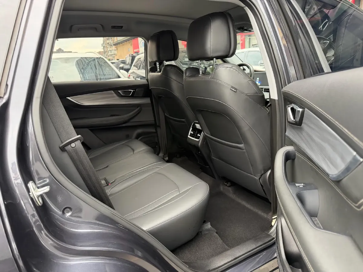 2021 Chery Tiggo 8 Plus 1.6T 197HP L4 7DCT,autocango,china used car exporter,china ev exporter,chinese used car exporter,chinese used ev exporter