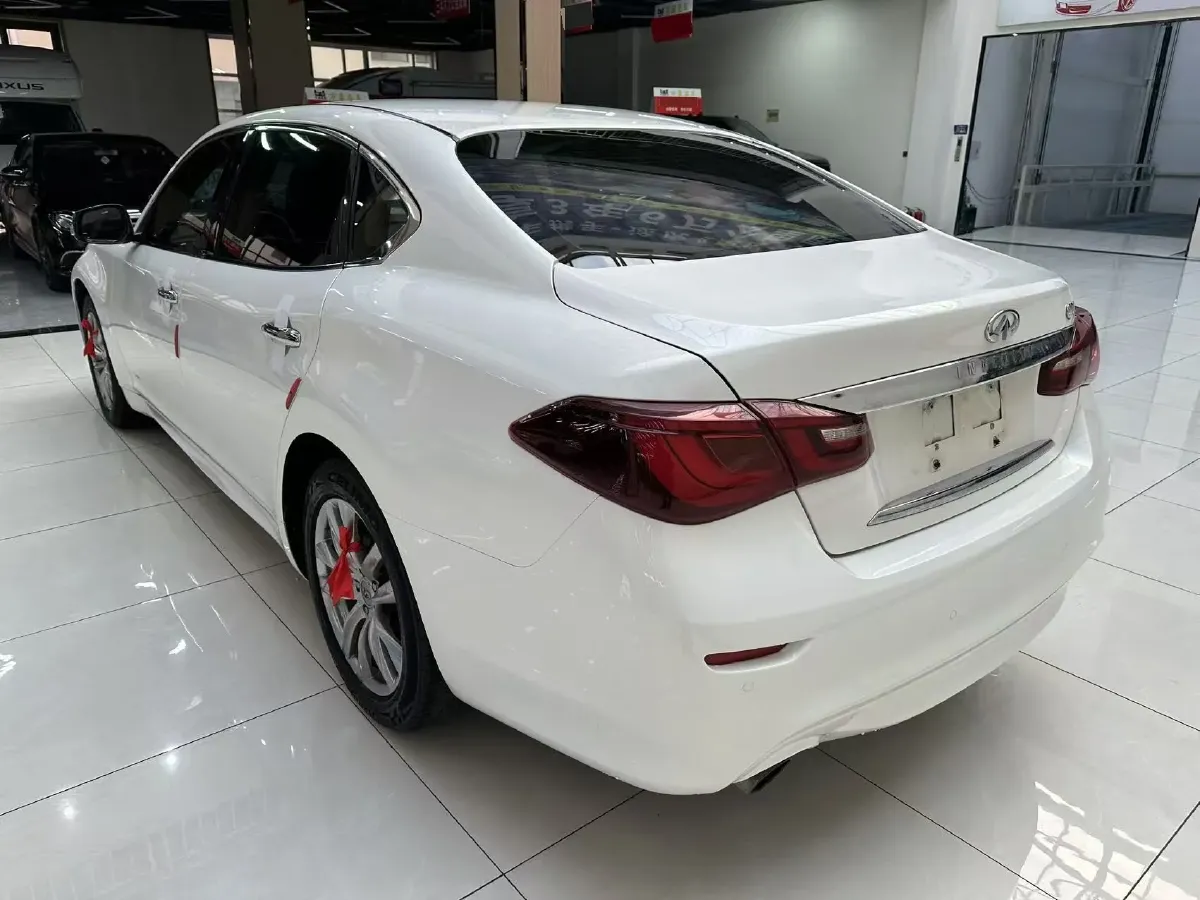 2015 Infiniti Q70 2.5L 222HP V6 7AT,autocango,china used car exporter,china ev exporter,chinese used car exporter,chinese used ev exporter