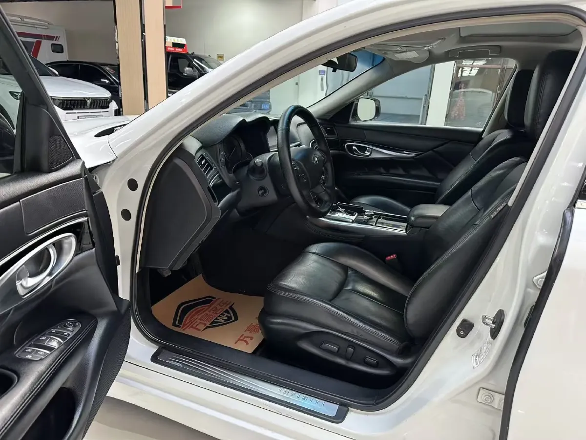 2015 Infiniti Q70 2.5L 222HP V6 7AT,autocango,china used car exporter,china ev exporter,chinese used car exporter,chinese used ev exporter