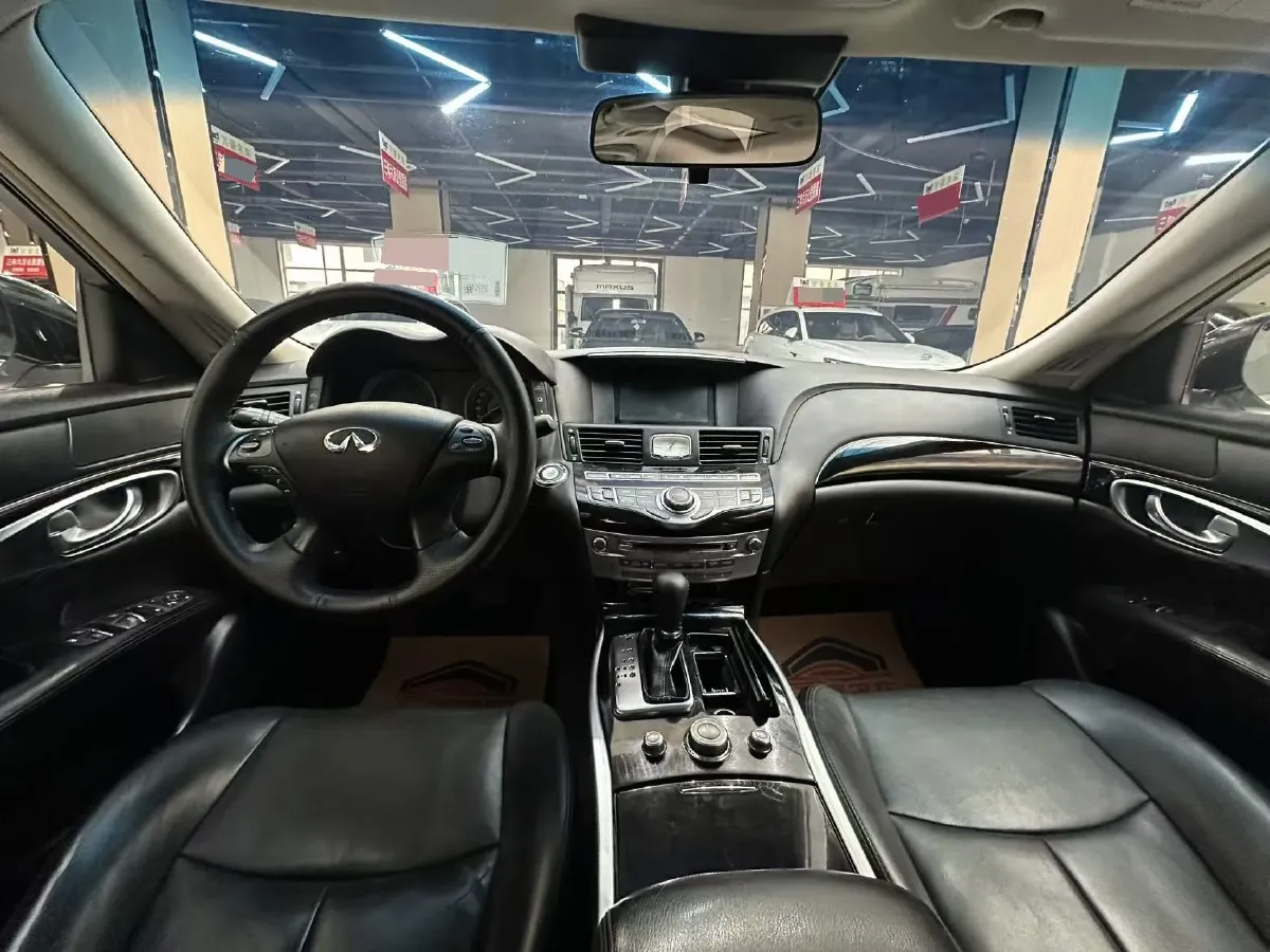 2015 Infiniti Q70 2.5L 222HP V6 7AT,autocango,china used car exporter,china ev exporter,chinese used car exporter,chinese used ev exporter