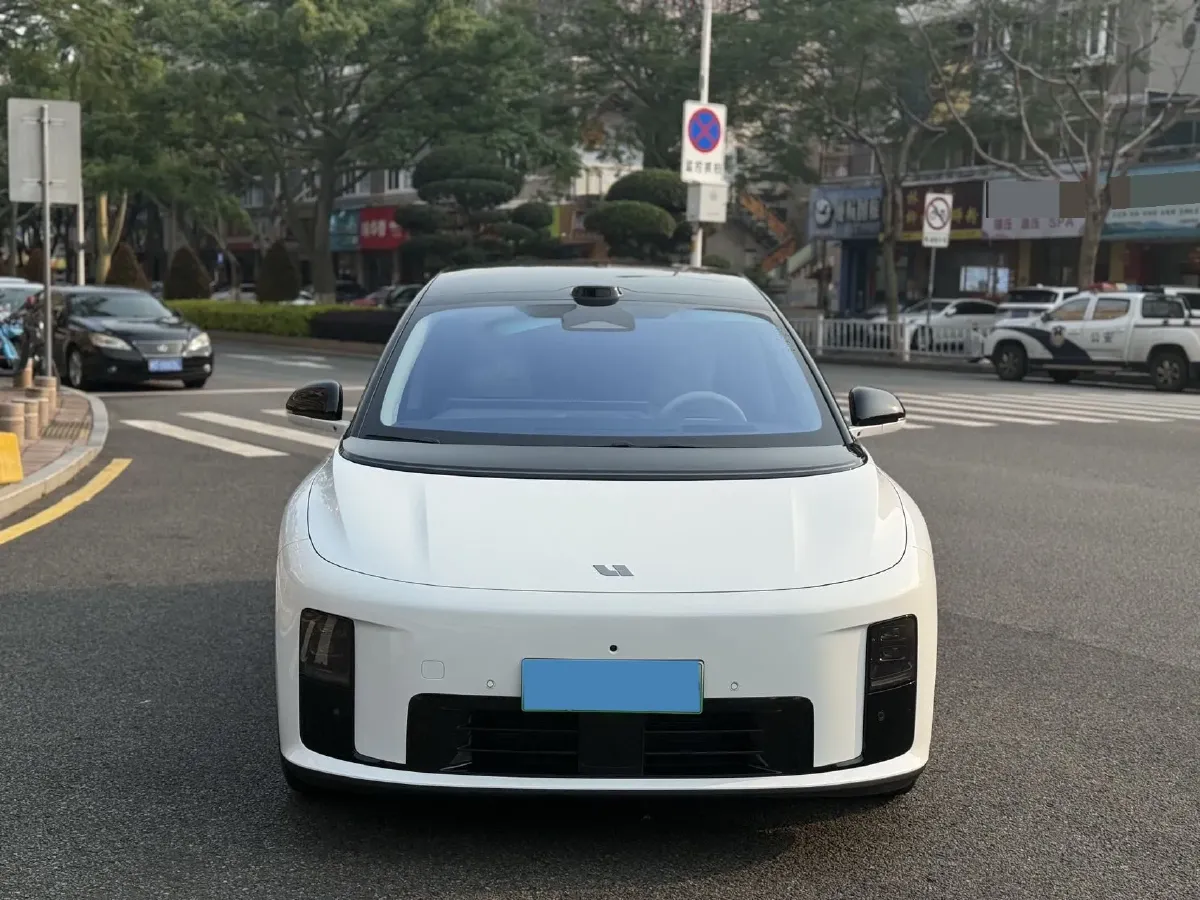 2025 Li i8 BEV,autocango,china used car exporter,china ev exporter,chinese used car exporter,chinese used ev exporter