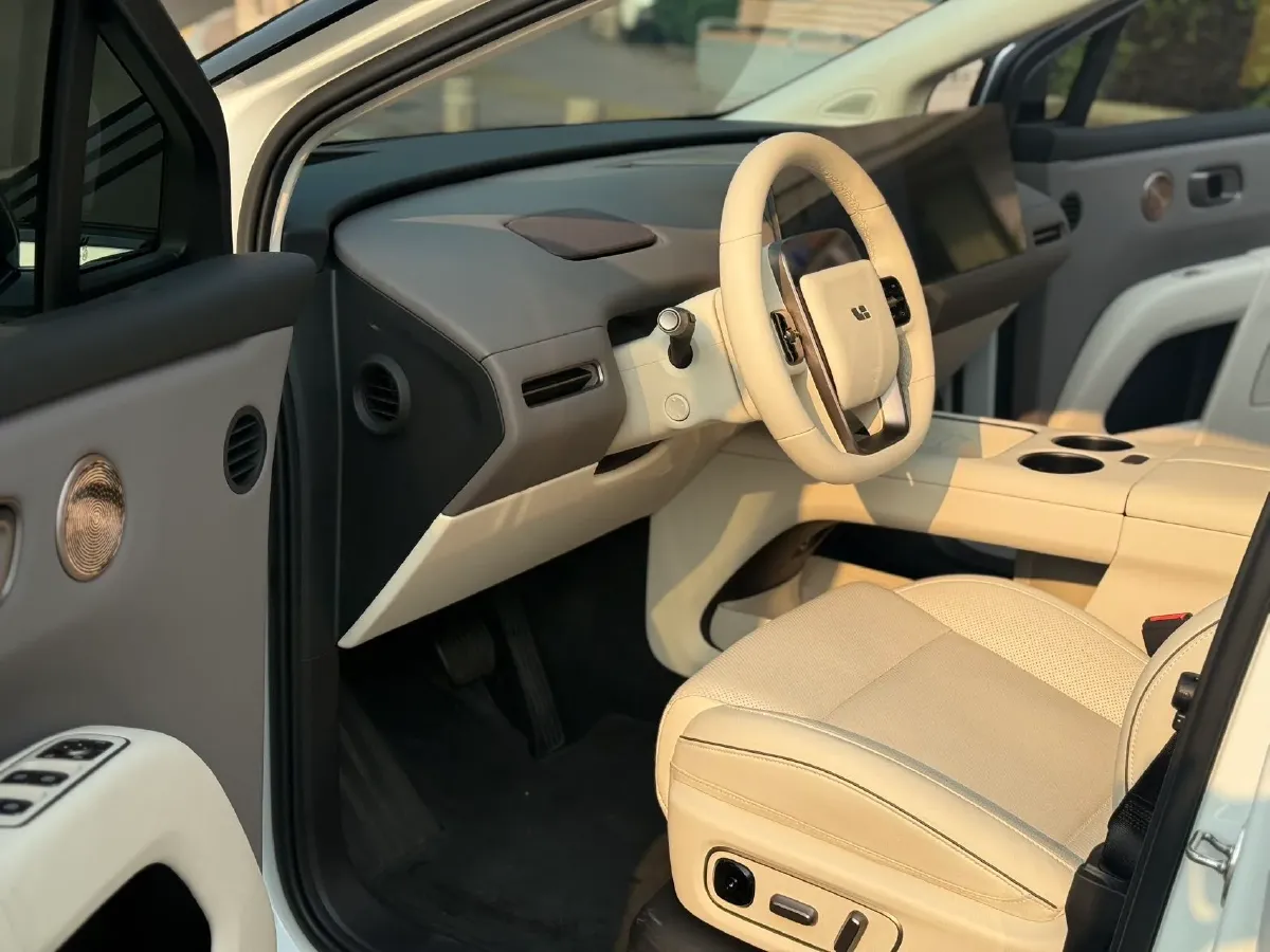 2025 Li i8 BEV,autocango,china used car exporter,china ev exporter,chinese used car exporter,chinese used ev exporter