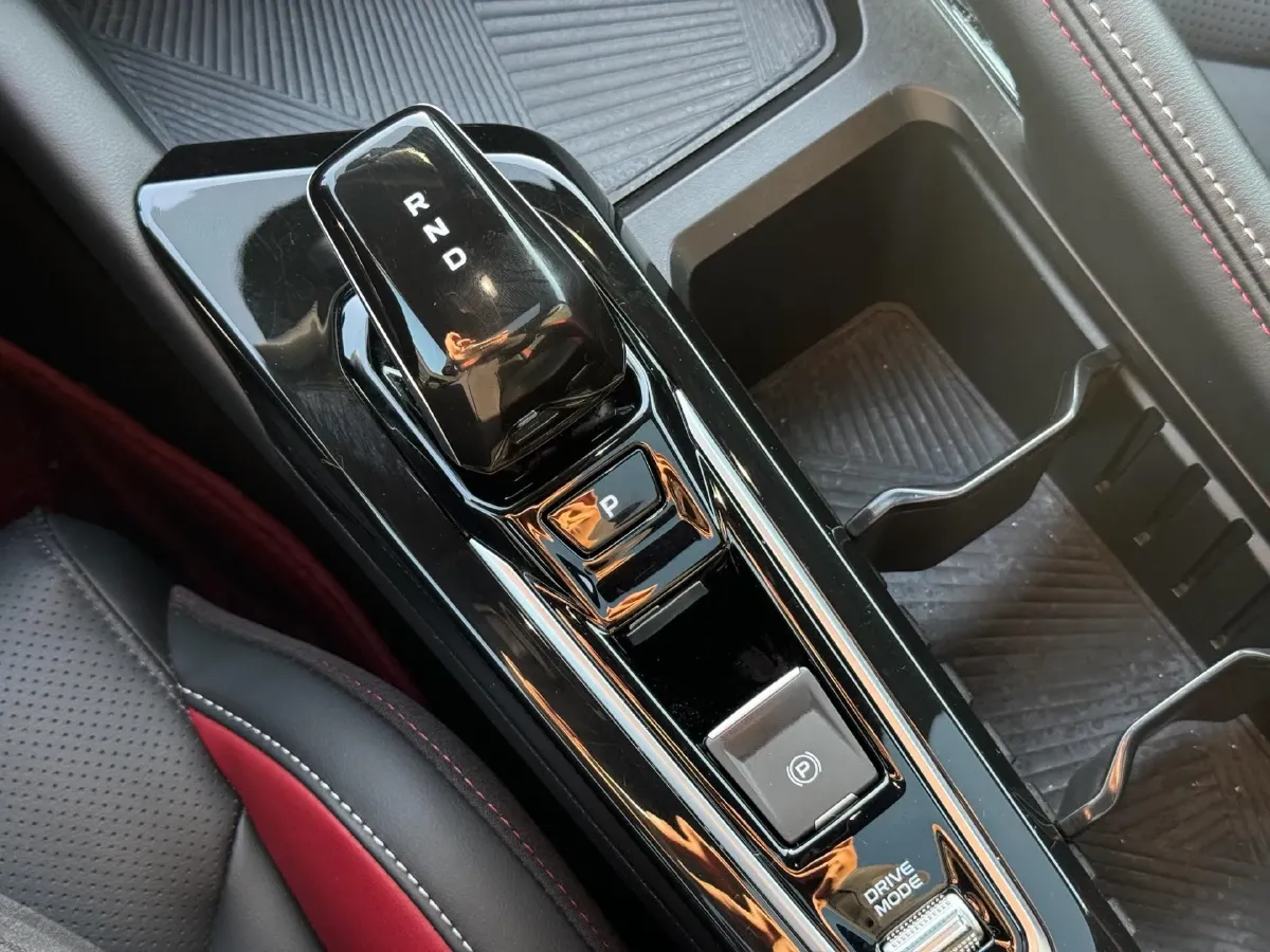 2022 Geely Coolray 1.5T 181HP L4 7DCT,autocango,china used car exporter,china ev exporter,chinese used car exporter,chinese used ev exporter