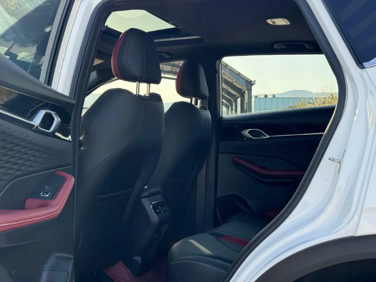 2022 Geely Coolray 1.5T 181HP L4 7DCT,autocango,china used car exporter,china ev exporter,chinese used car exporter,chinese used ev exporter