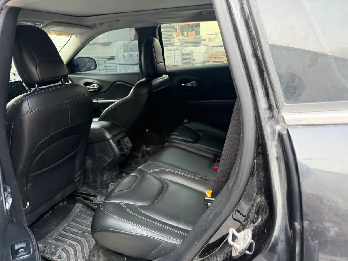 2017 Jeep Cherokee 2.0L 155HP L4 9AT,autocango,china used car exporter,china ev exporter,chinese used car exporter,chinese used ev exporter