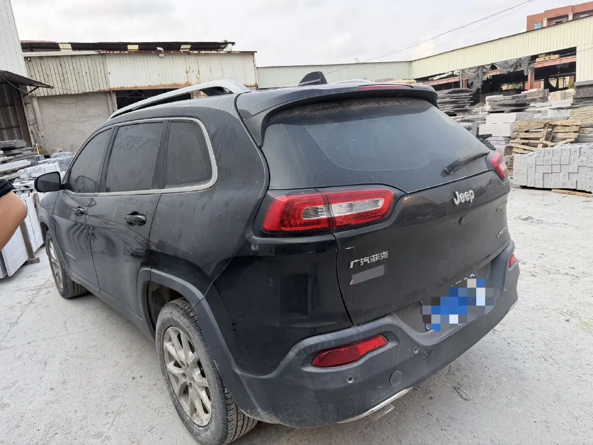 2017 Jeep Cherokee 2.0L 155HP L4 9AT,autocango,china used car exporter,china ev exporter,chinese used car exporter,chinese used ev exporter