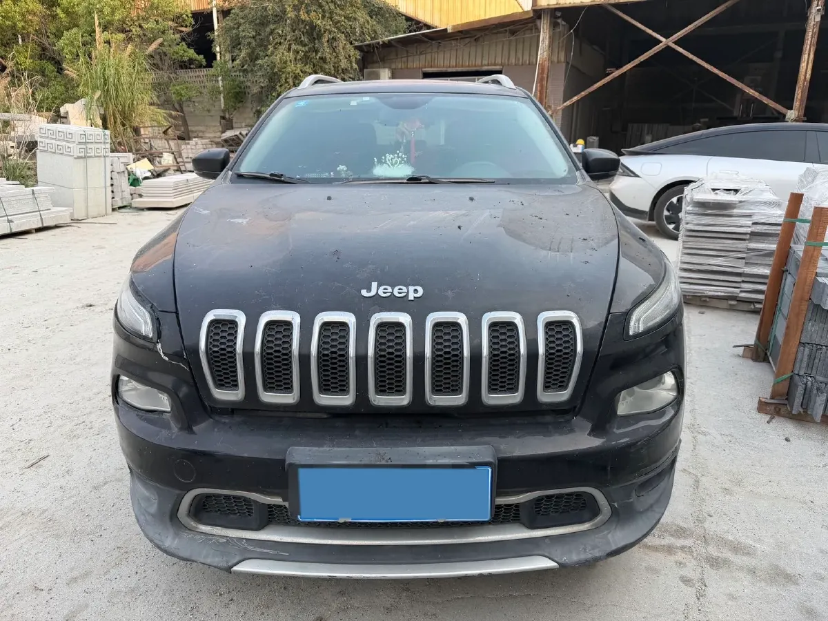 2017 Jeep Cherokee 2.0L 155HP L4 9AT,autocango,china used car exporter,china ev exporter,chinese used car exporter,chinese used ev exporter