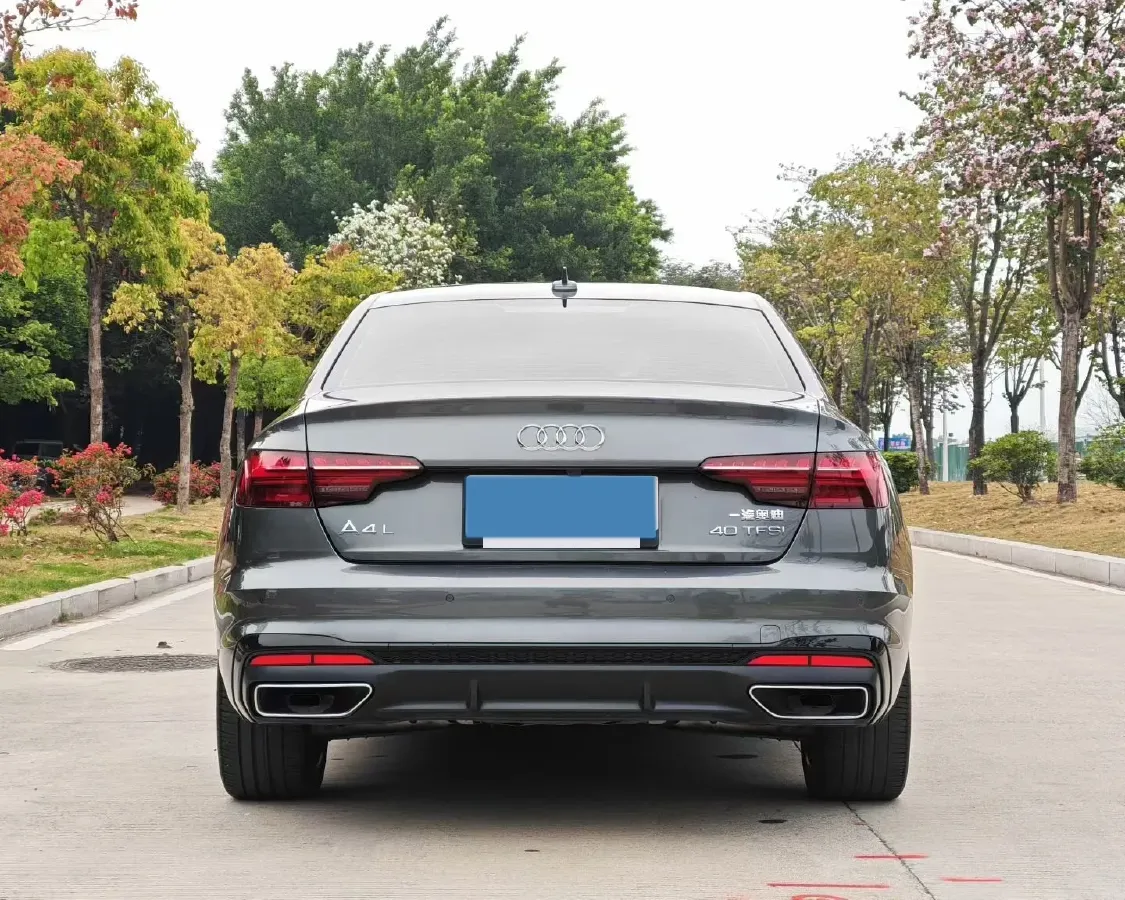 2022 Audi A4L 2.0T 190HP L4 7DCT,autocango,china used car exporter,china ev exporter,chinese used car exporter,chinese used ev exporter