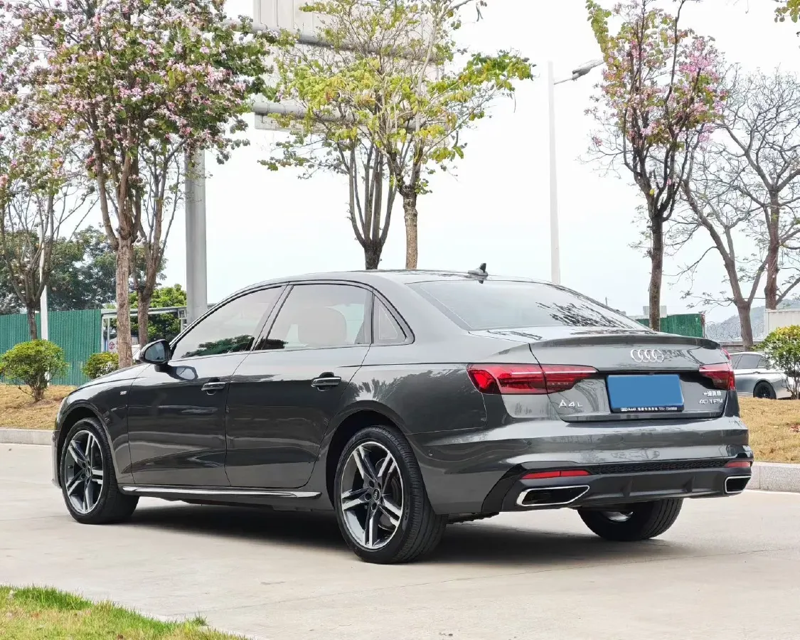 2022 Audi A4L 2.0T 190HP L4 7DCT,autocango,china used car exporter,china ev exporter,chinese used car exporter,chinese used ev exporter