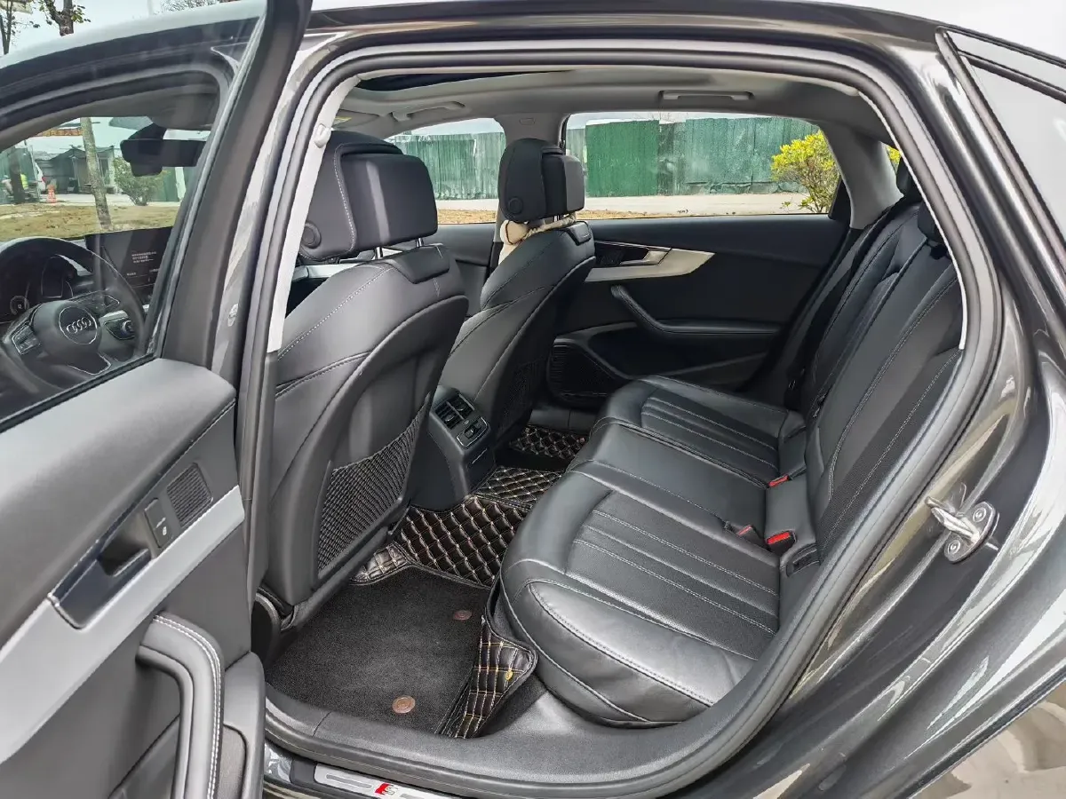 2022 Audi A4L 2.0T 190HP L4 7DCT,autocango,china used car exporter,china ev exporter,chinese used car exporter,chinese used ev exporter