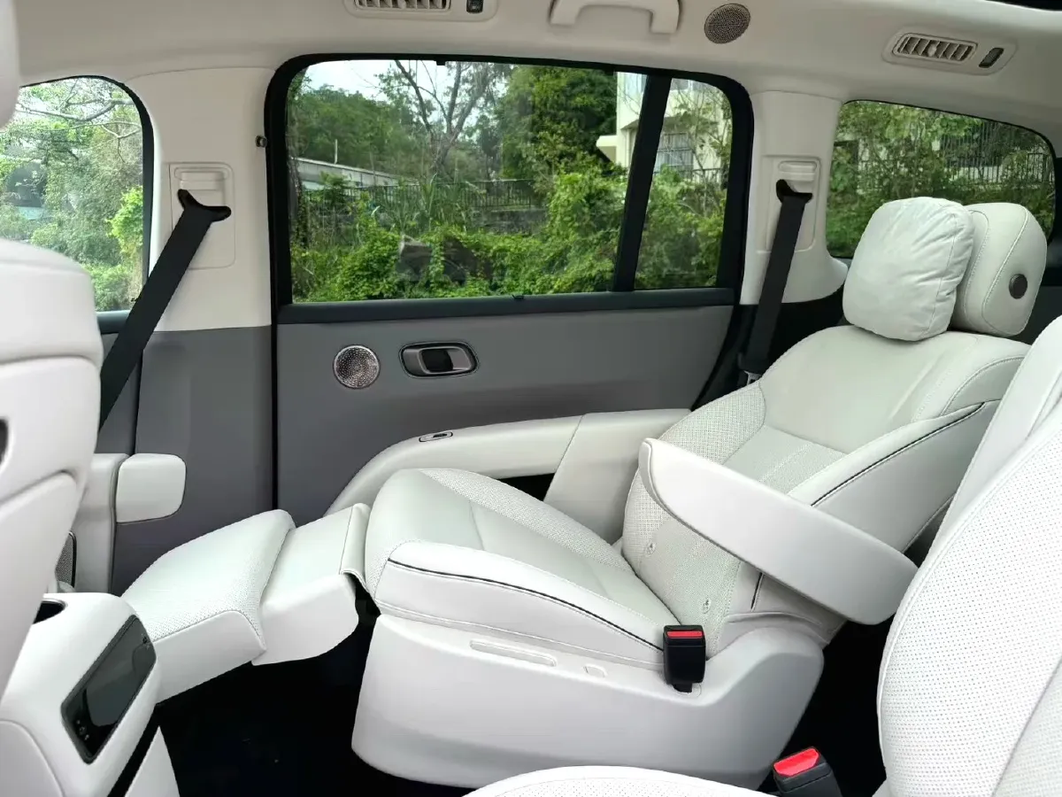 2025 Li i8 BEV,autocango,china used car exporter,china ev exporter,chinese used car exporter,chinese used ev exporter