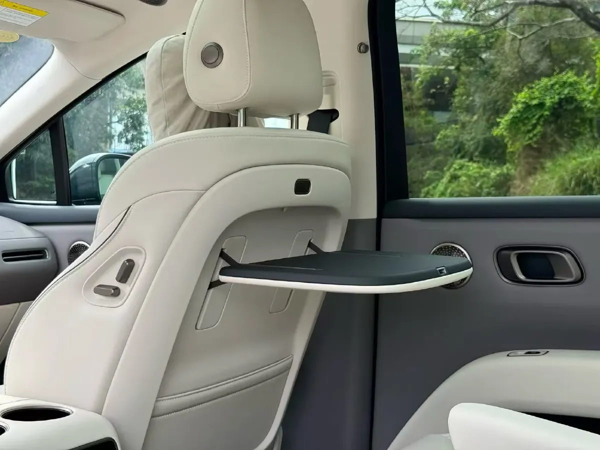 2025 Li i8 BEV,autocango,china used car exporter,china ev exporter,chinese used car exporter,chinese used ev exporter