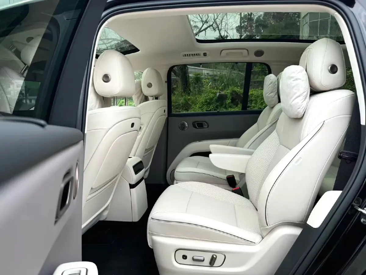 2025 Li i8 BEV,autocango,china used car exporter,china ev exporter,chinese used car exporter,chinese used ev exporter