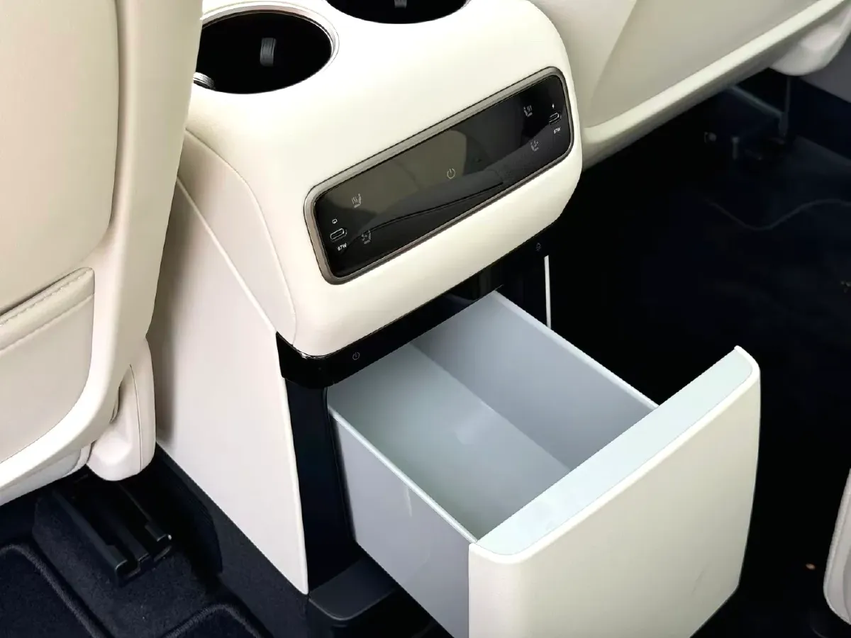 2025 Li i8 BEV,autocango,china used car exporter,china ev exporter,chinese used car exporter,chinese used ev exporter