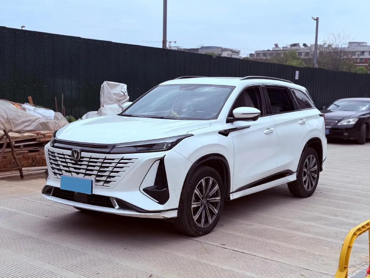 2023 ChangAn CS75 Plus 1.5T 188HP L4 8AT,autocango,china used car exporter,china ev exporter,chinese used car exporter,chinese used ev exporter