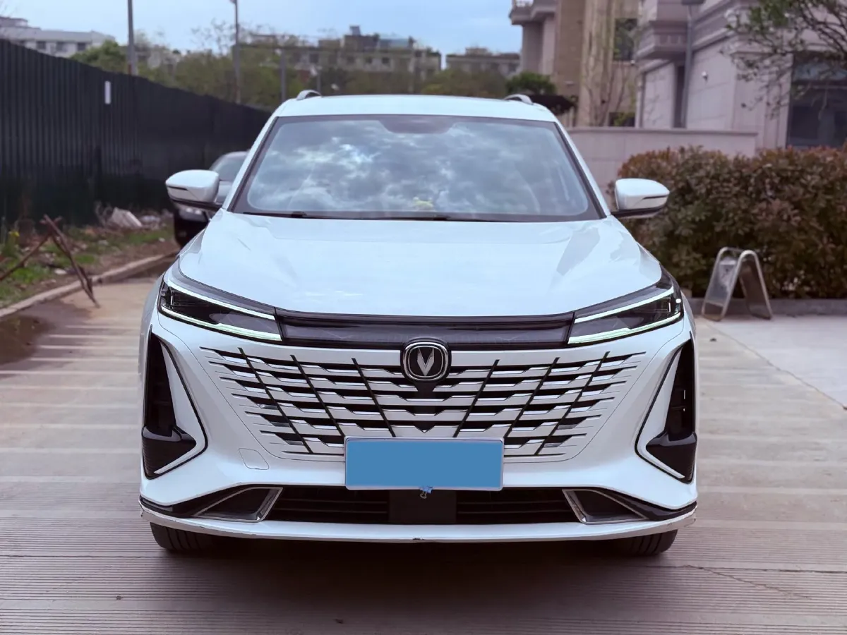 2023 ChangAn CS75 Plus 1.5T 188HP L4 8AT,autocango,china used car exporter,china ev exporter,chinese used car exporter,chinese used ev exporter