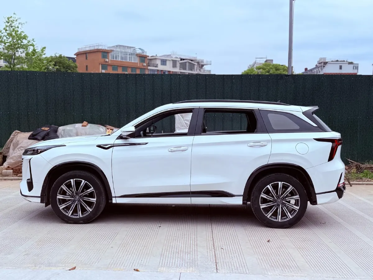 2023 ChangAn CS75 Plus 1.5T 188HP L4 8AT,autocango,china used car exporter,china ev exporter,chinese used car exporter,chinese used ev exporter