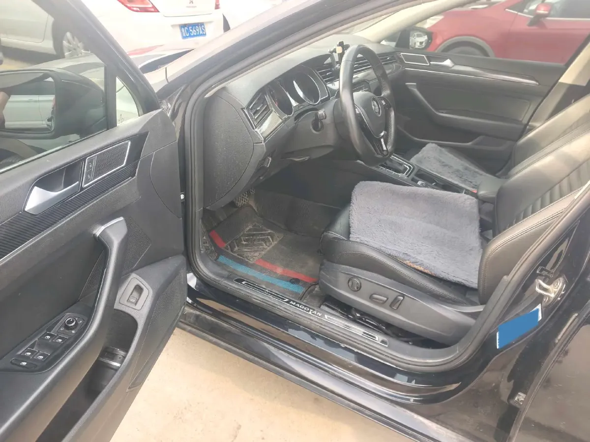 2018 Volkswagen Magotan 1.8T 180HP L4 7DCT,autocango,china used car exporter,china ev exporter,chinese used car exporter,chinese used ev exporter