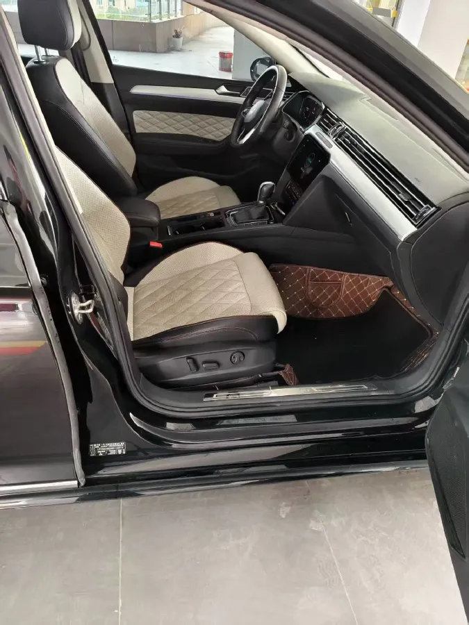 2023 Volkswagen Magotan 2.0T 186HP L4 7DCT,autocango,china used car exporter,china ev exporter,chinese used car exporter,chinese used ev exporter