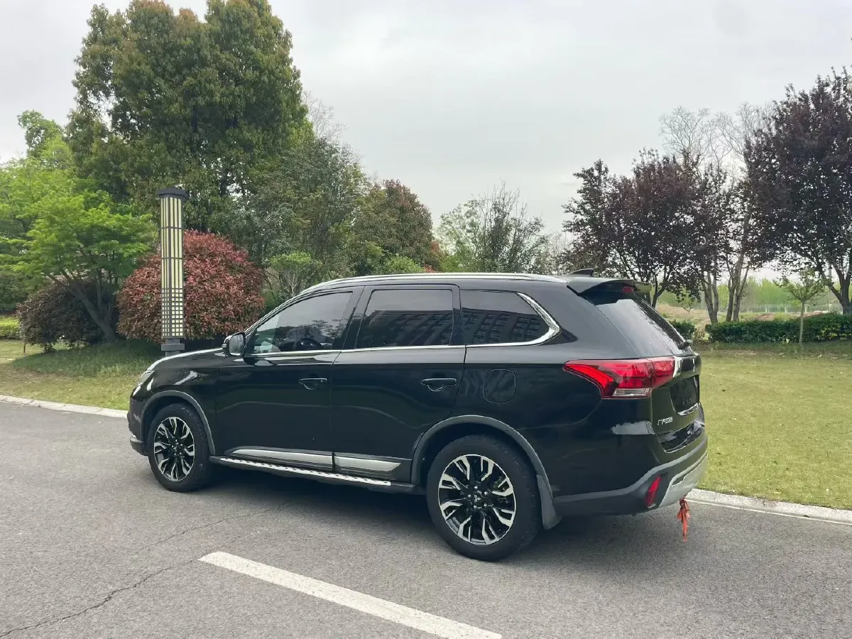 2019 Mitsubishi Outlander 2.0L 166HP L4 CVT,autocango,china used car exporter,china ev exporter,chinese used car exporter,chinese used ev exporter