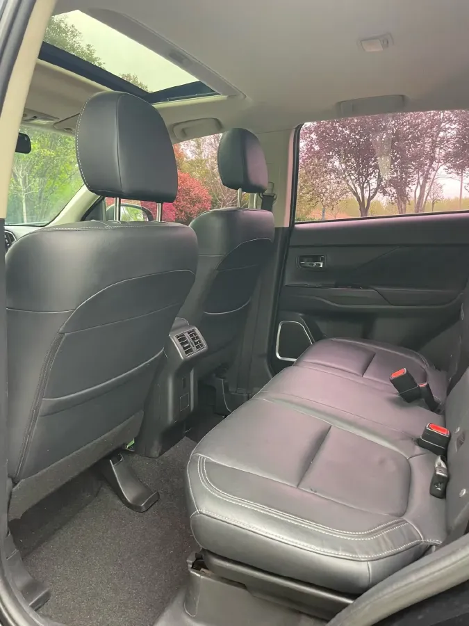 2019 Mitsubishi Outlander 2.0L 166HP L4 CVT,autocango,china used car exporter,china ev exporter,chinese used car exporter,chinese used ev exporter