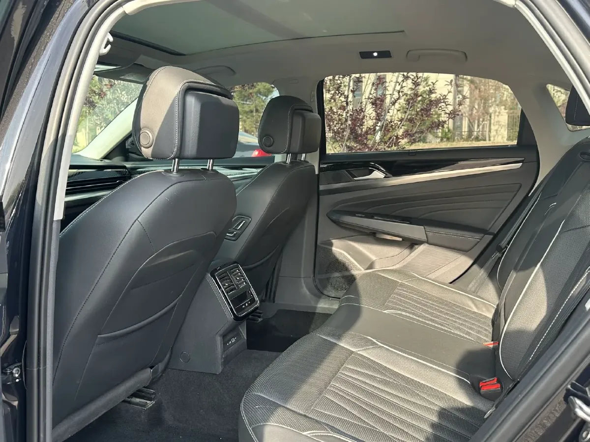 2022 Xpeng P7 BEV 60.2KWH,autocango,china used car exporter,china ev exporter,chinese used car exporter,chinese used ev exporter