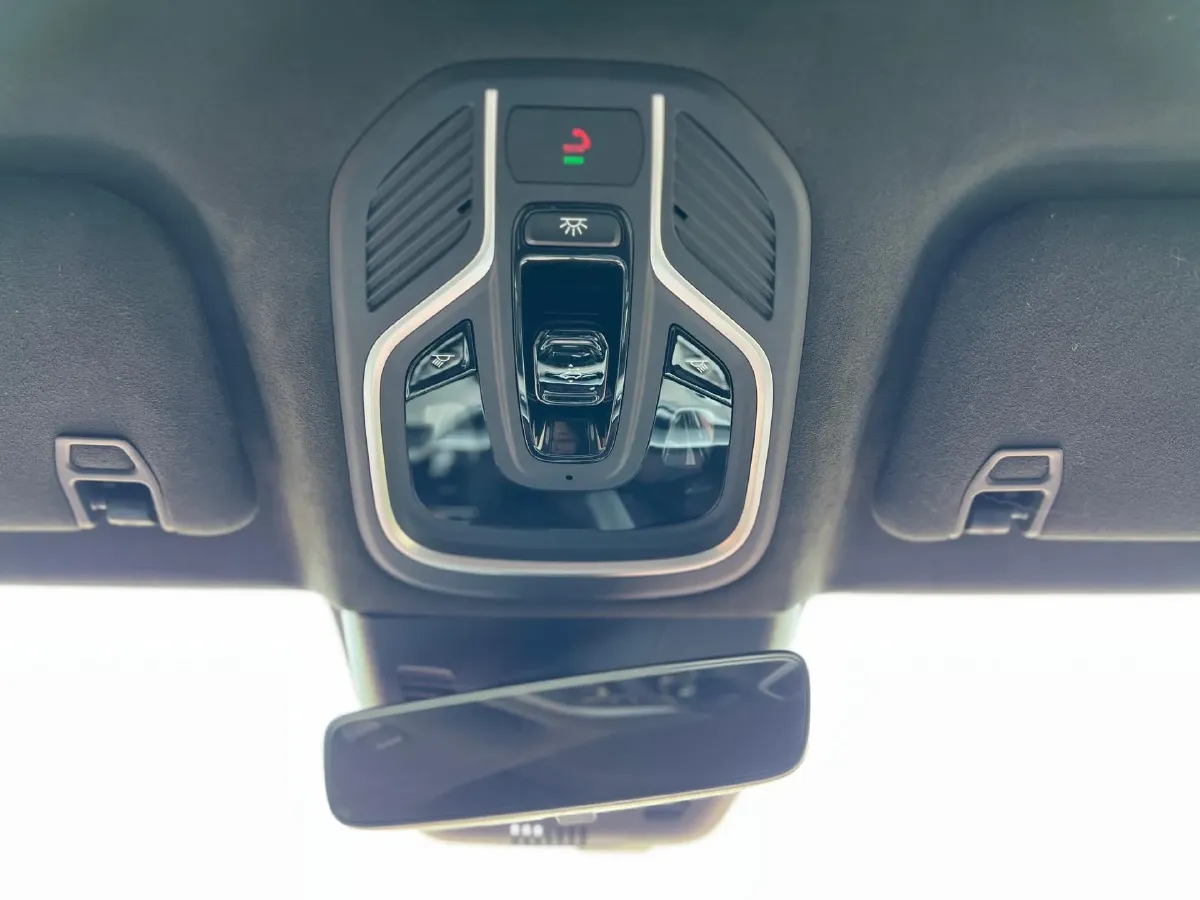 2021 Geely Monjaro 2.0T 218HP L4 7DCT,autocango,china used car exporter,china ev exporter,chinese used car exporter,chinese used ev exporter