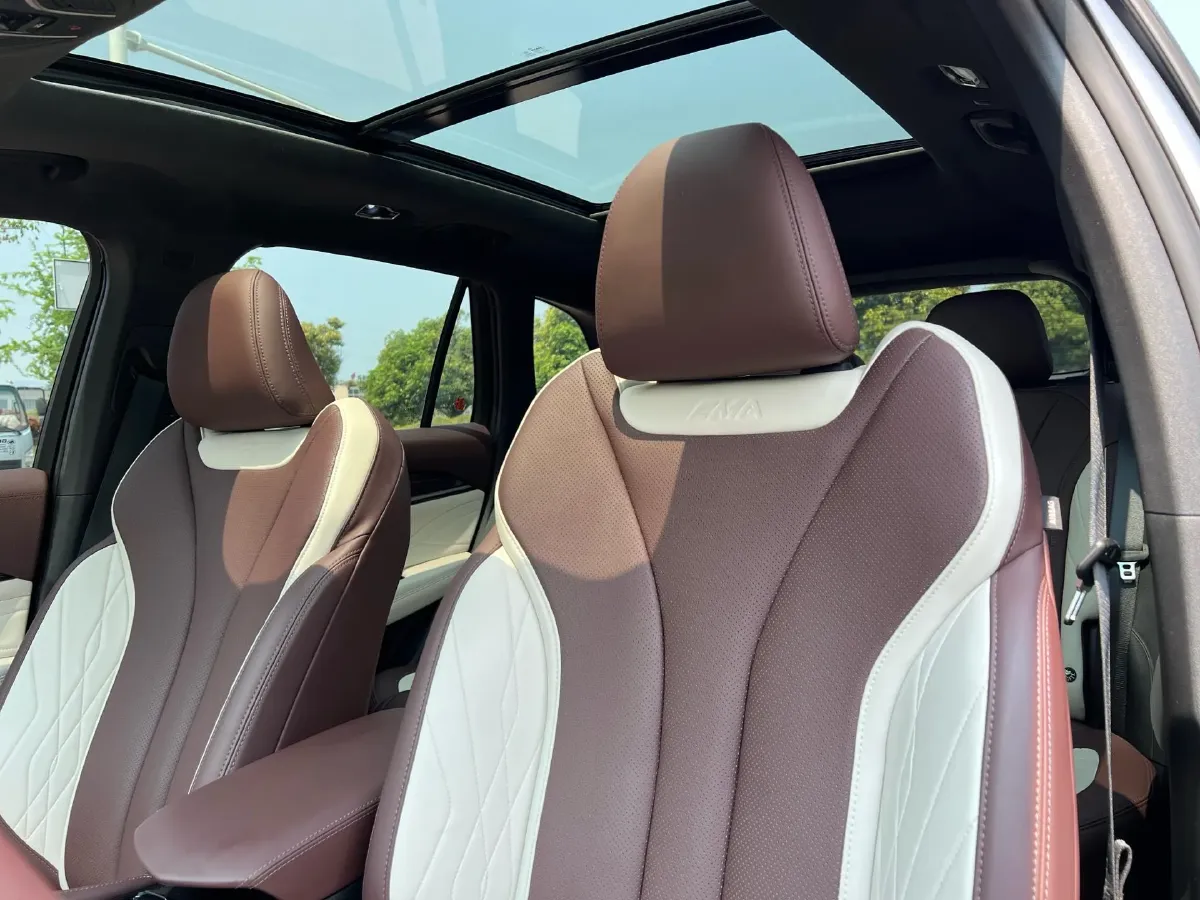 2021 Geely Monjaro 2.0T 218HP L4 7DCT,autocango,china used car exporter,china ev exporter,chinese used car exporter,chinese used ev exporter