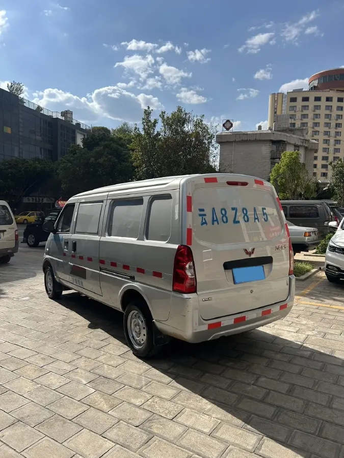 2021 WuLing RongGuang 1.5L 99HP L4 5MT,autocango,china used car exporter,china ev exporter,chinese used car exporter,chinese used ev exporter
