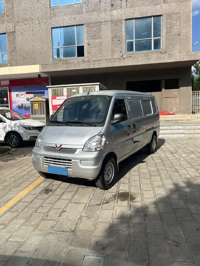 2021 WuLing RongGuang 1.5L 99HP L4 5MT,autocango,china used car exporter,china ev exporter,chinese used car exporter,chinese used ev exporter