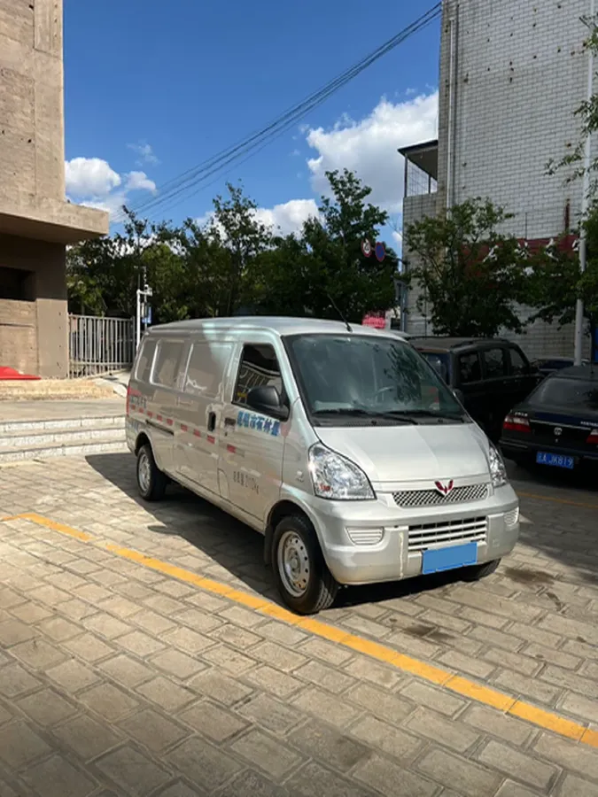 2021 WuLing RongGuang 1.5L 99HP L4 5MT,autocango,china used car exporter,china ev exporter,chinese used car exporter,chinese used ev exporter