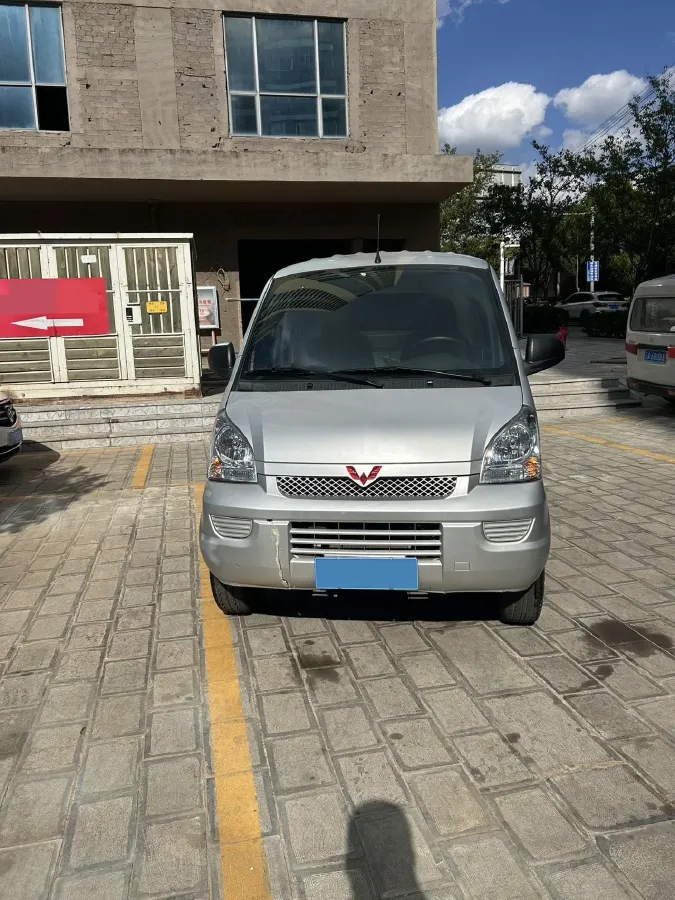 2021 WuLing RongGuang 1.5L 99HP L4 5MT,autocango,china used car exporter,china ev exporter,chinese used car exporter,chinese used ev exporter
