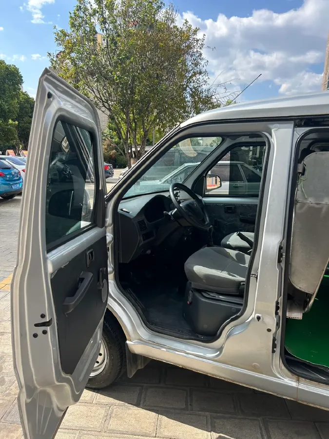 2021 WuLing RongGuang 1.5L 99HP L4 5MT,autocango,china used car exporter,china ev exporter,chinese used car exporter,chinese used ev exporter