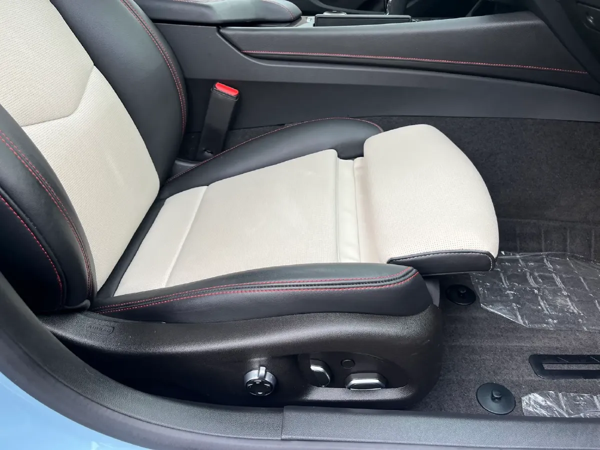 2025 Cadillac CT5 2.0T 237HP L4 10AT,autocango,china used car exporter,china ev exporter,chinese used car exporter,chinese used ev exporter