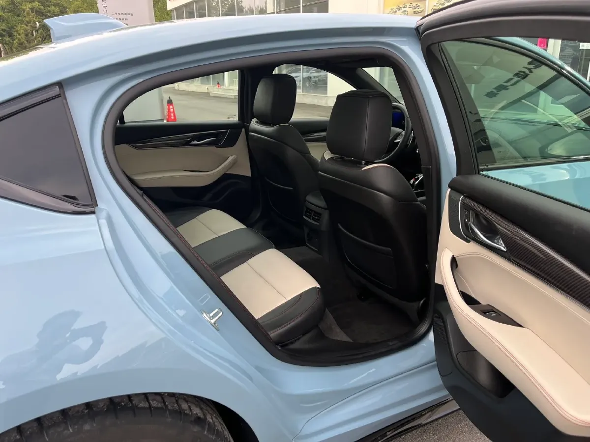 2025 Cadillac CT5 2.0T 237HP L4 10AT,autocango,china used car exporter,china ev exporter,chinese used car exporter,chinese used ev exporter