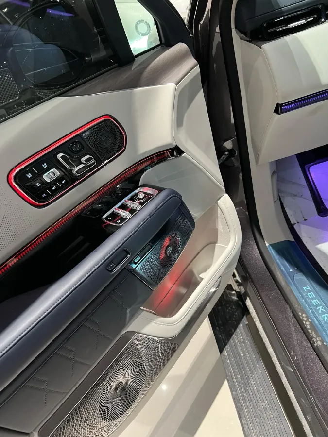 2025 Zeekr 9X 2.0T 279HP L4 1DHT PHEV,autocango,china used car exporter,china ev exporter,chinese used car exporter,chinese used ev exporter