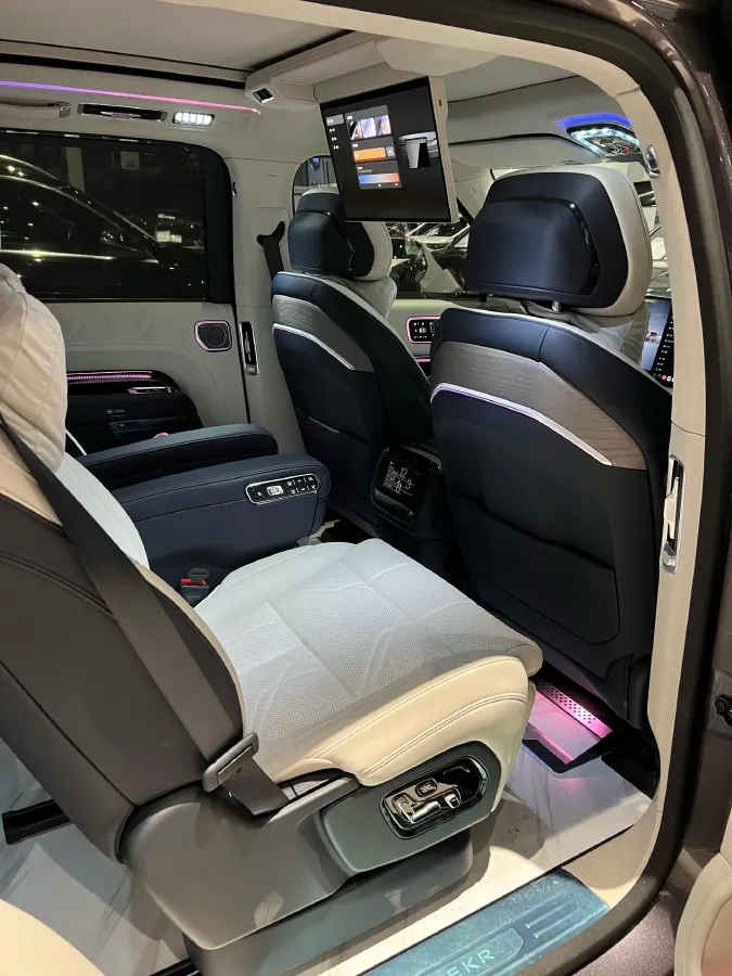 2025 Zeekr 9X 2.0T 279HP L4 1DHT PHEV,autocango,china used car exporter,china ev exporter,chinese used car exporter,chinese used ev exporter