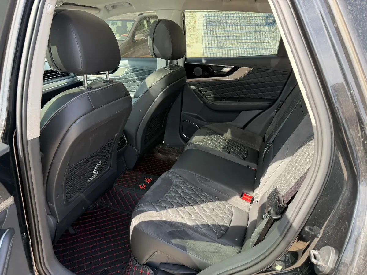 2022 HongQi HS5 2.0T 224HP L4 6AT,autocango,china used car exporter,china ev exporter,chinese used car exporter,chinese used ev exporter